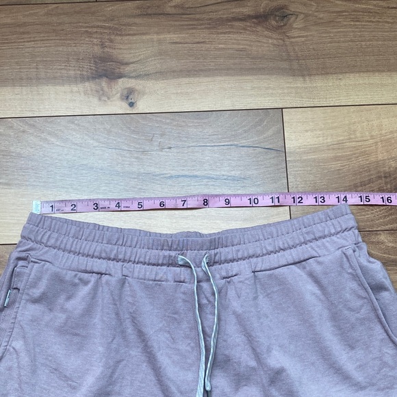 Vuori Halo Performance Dreamknit Shorts - Picture 7 of 12